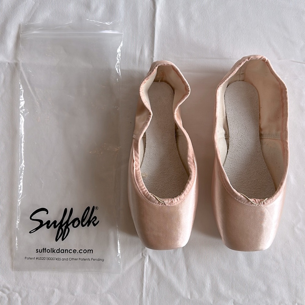 Suffolk Pointe Shoes- Silhouette Pink - Brand New